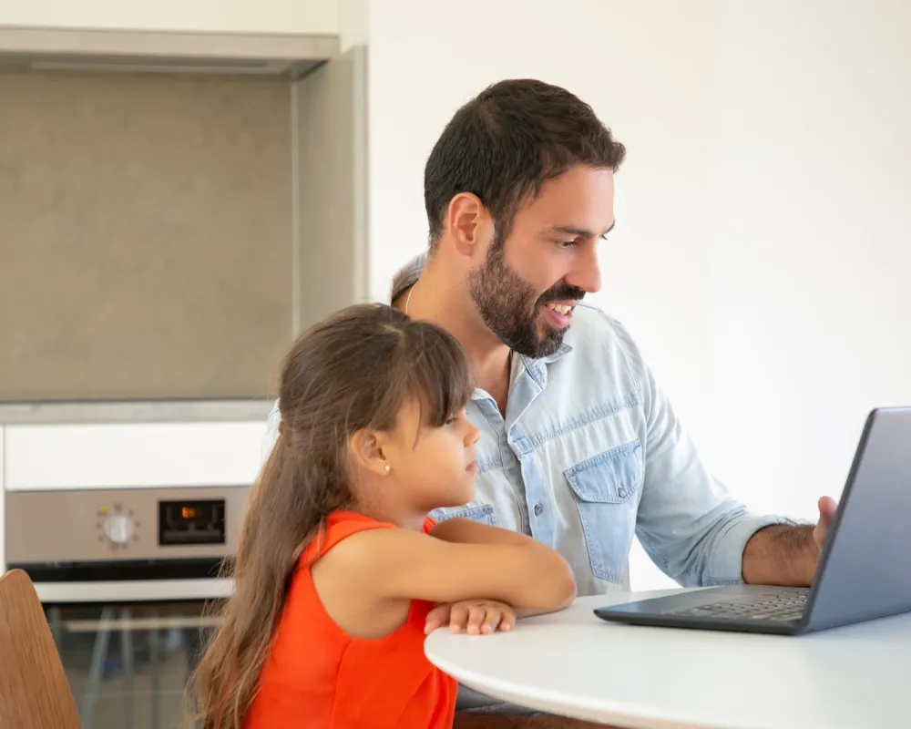 El papel de los padres en la educación virtual: el acompañamiento que impulsa el éxito de los estudiantes