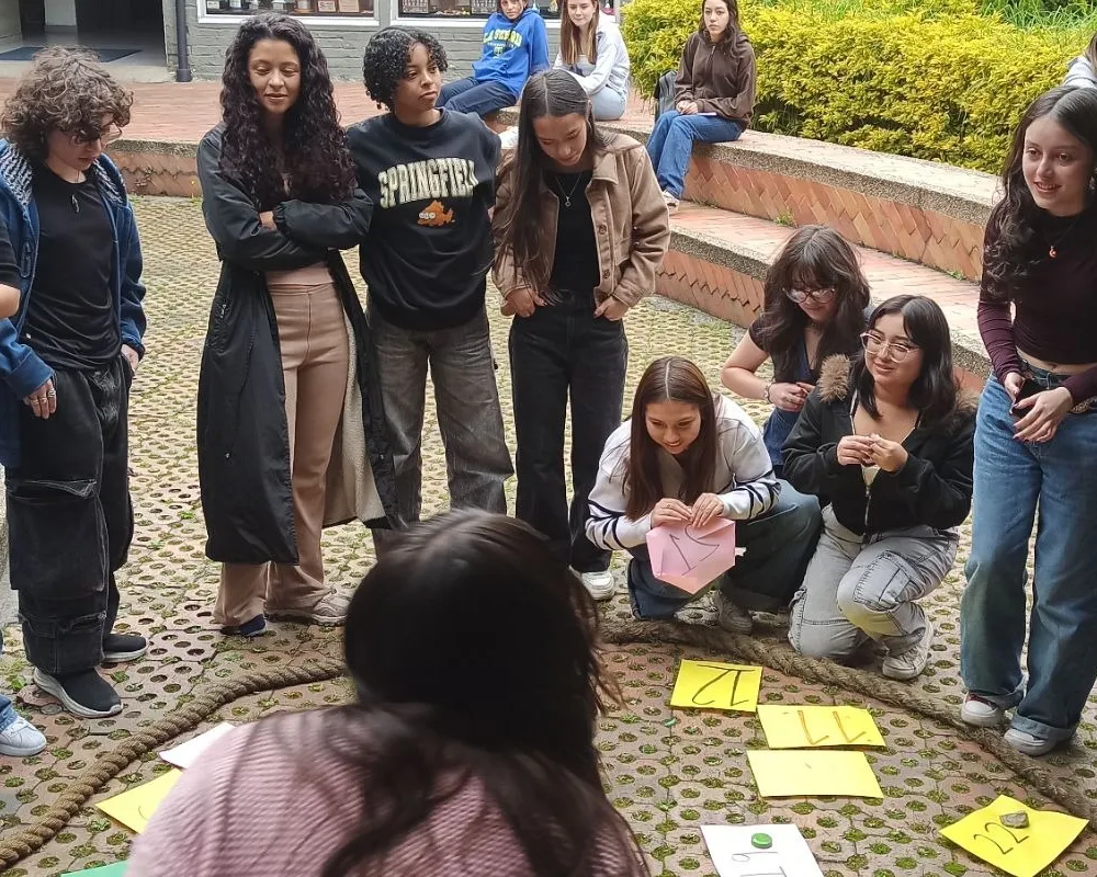 Descubre cómo las actividades extracurriculares fortalecen habilidades, potencian el aprendizaje y favorecen el desarrollo integral.