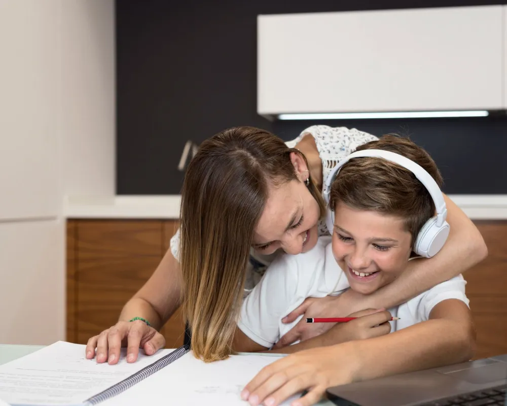 ¿Cómo preparar a tu hijo para estudiar en el extranjero desde un colegio virtual?